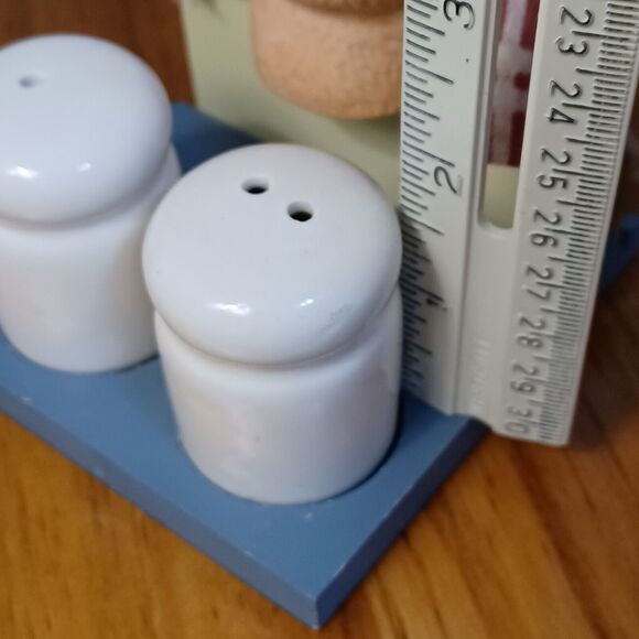 Country Piggy On A Wood Windowsill Picket Fence Ceramic Salt Pepper Shakers - Picture 4 of 7